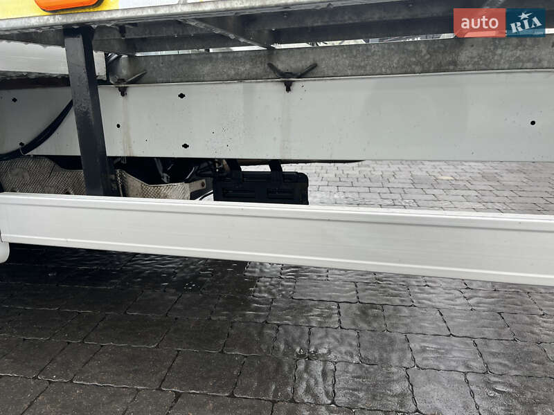 Евакуатор Renault Master 2016 в Львові