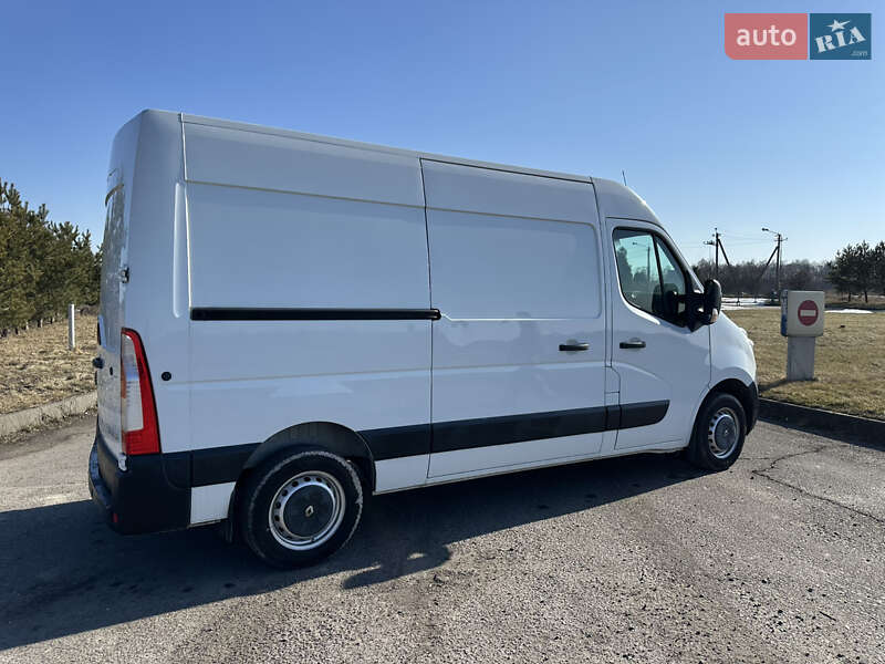 Вантажний фургон Renault Master 2016 в Радехові