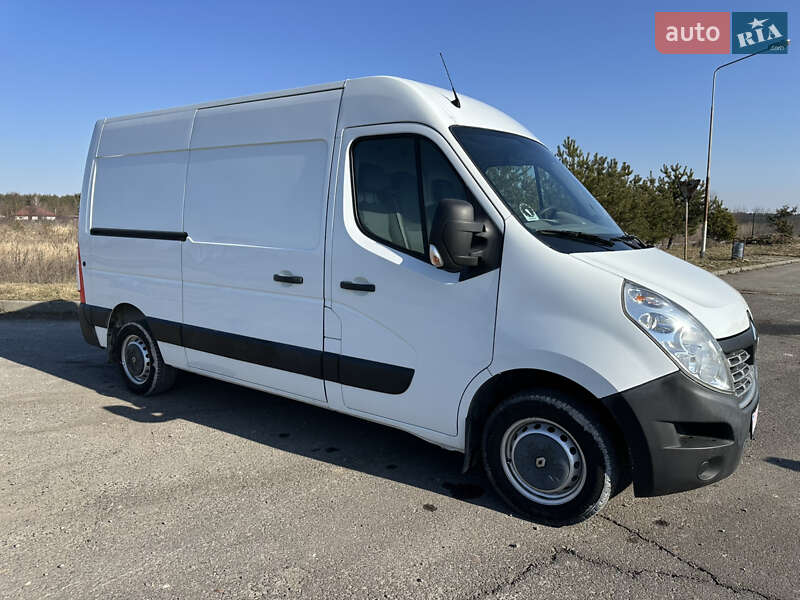 Вантажний фургон Renault Master 2016 в Радехові