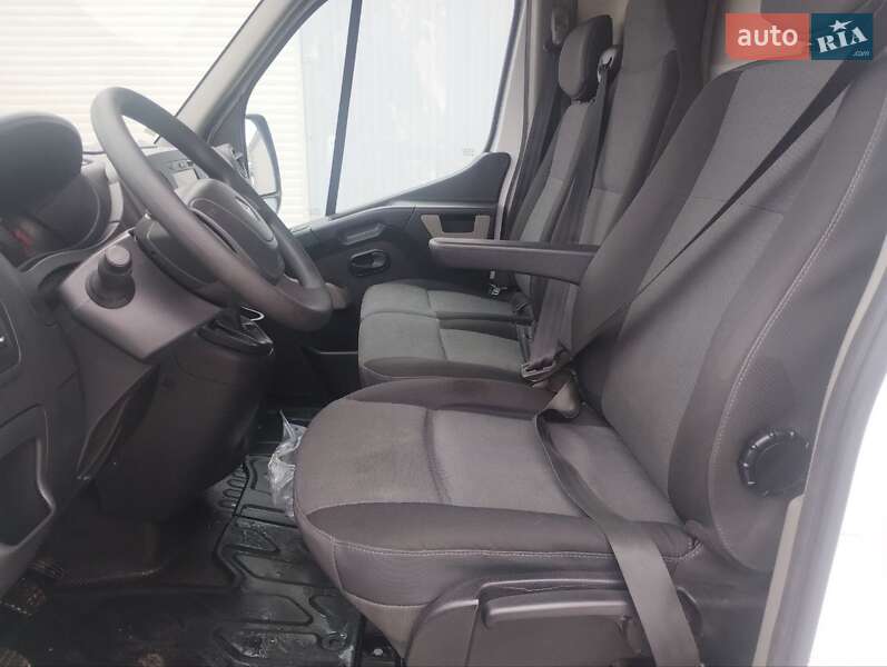 Вантажний фургон Renault Master 2018 в Дубні