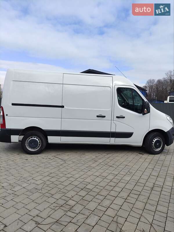 Грузовой фургон Renault Master 2015 в Львове