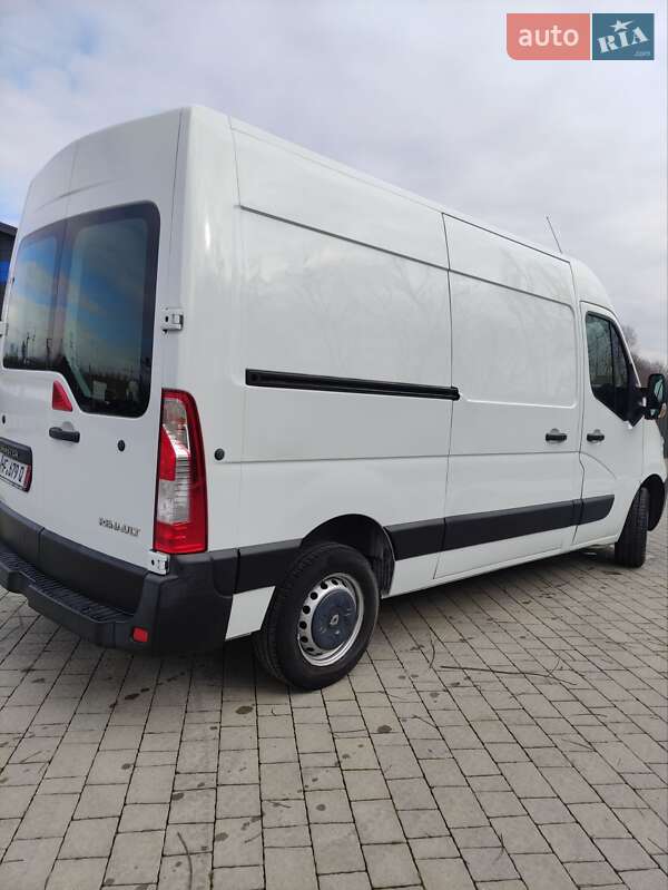 Грузовой фургон Renault Master 2015 в Львове