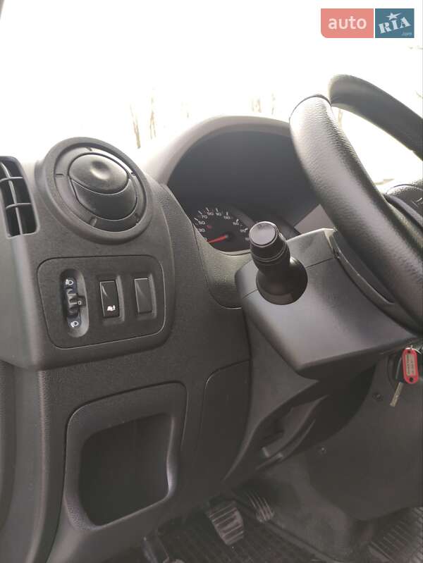 Грузовой фургон Renault Master 2015 в Львове