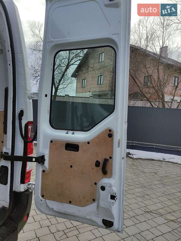 Грузовой фургон Renault Master 2015 в Львове