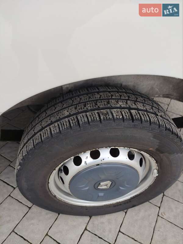 Грузовой фургон Renault Master 2015 в Львове