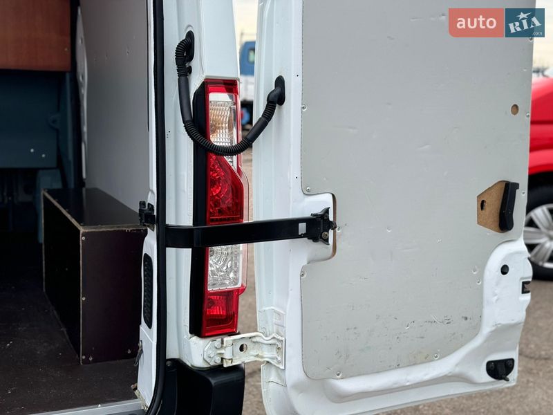 Вантажопасажирський фургон Renault Master 2017 в Києві