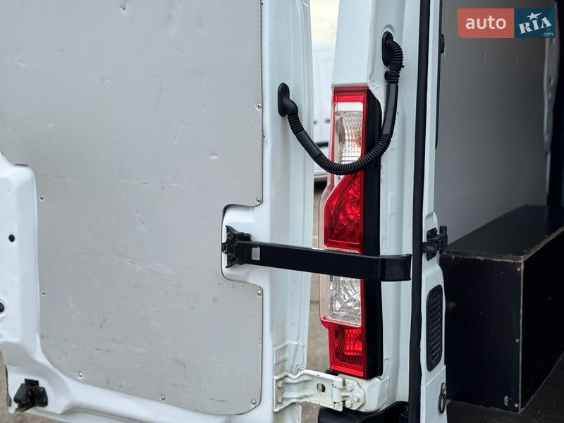 Вантажопасажирський фургон Renault Master 2017 в Києві