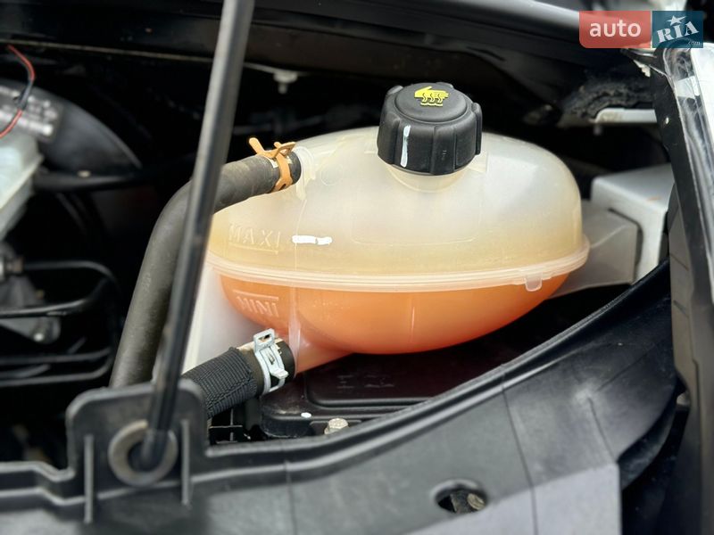 Вантажопасажирський фургон Renault Master 2017 в Києві