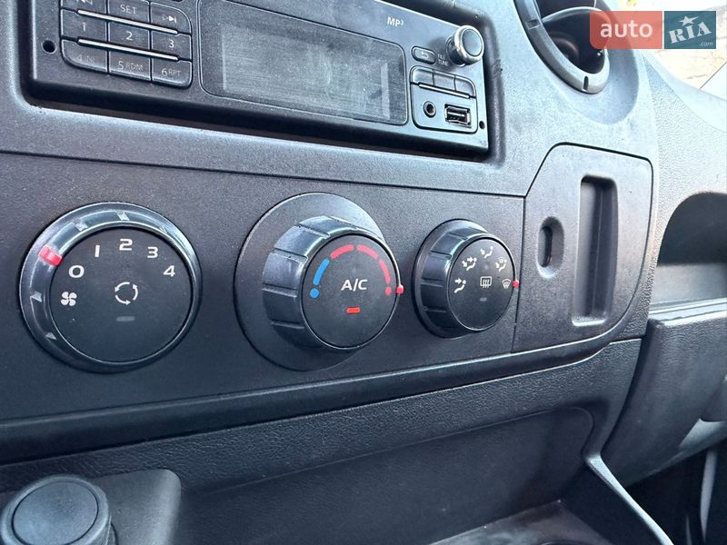 Вантажопасажирський фургон Renault Master 2016 в Запоріжжі