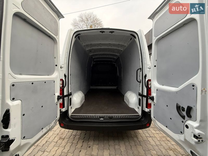 Вантажний фургон Renault Master 2021 в Чернівцях