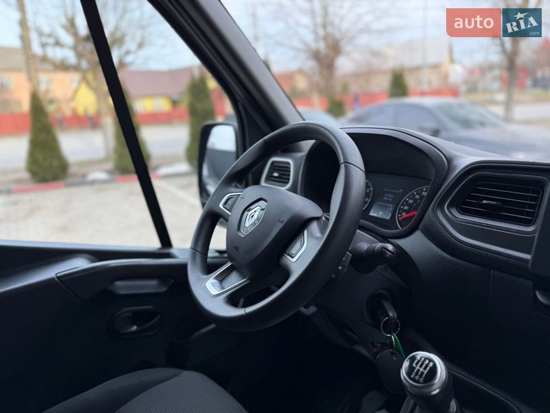 Вантажний фургон Renault Master 2021 в Чернівцях