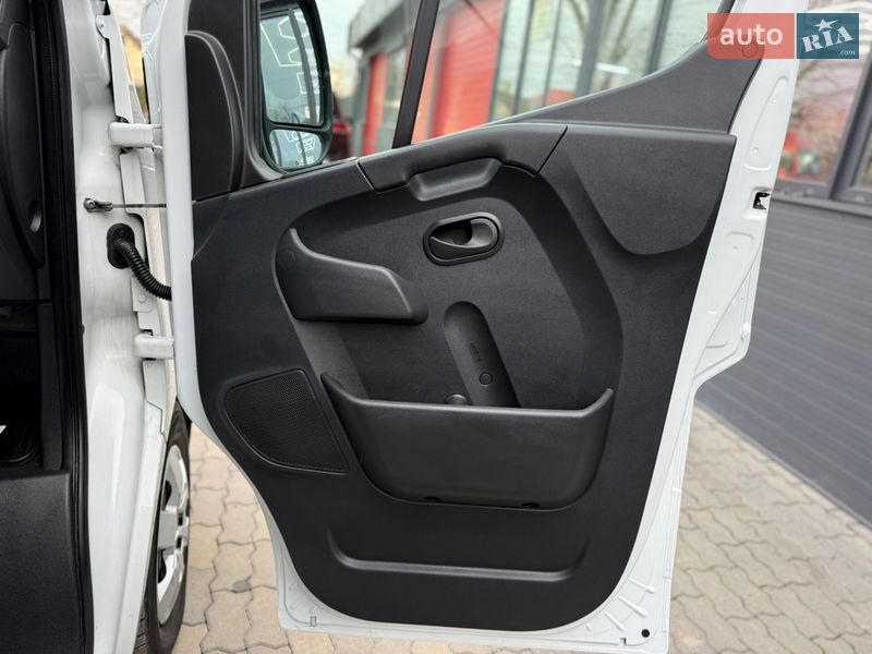 Вантажний фургон Renault Master 2021 в Чернівцях