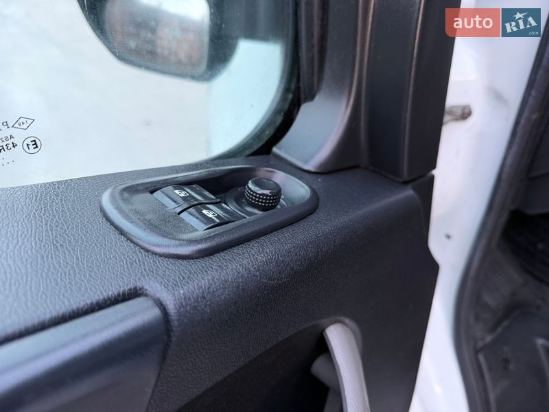 Вантажопасажирський фургон Renault Master 2016 в Запоріжжі