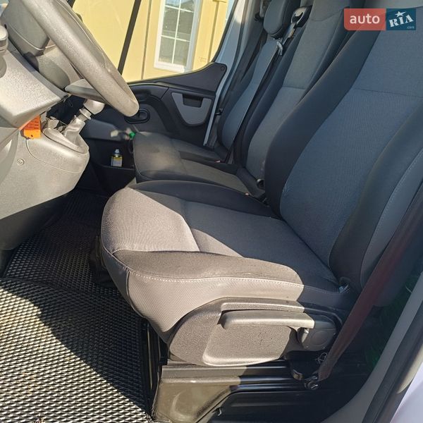 Грузовой фургон Renault Master 2018 в Почаеве