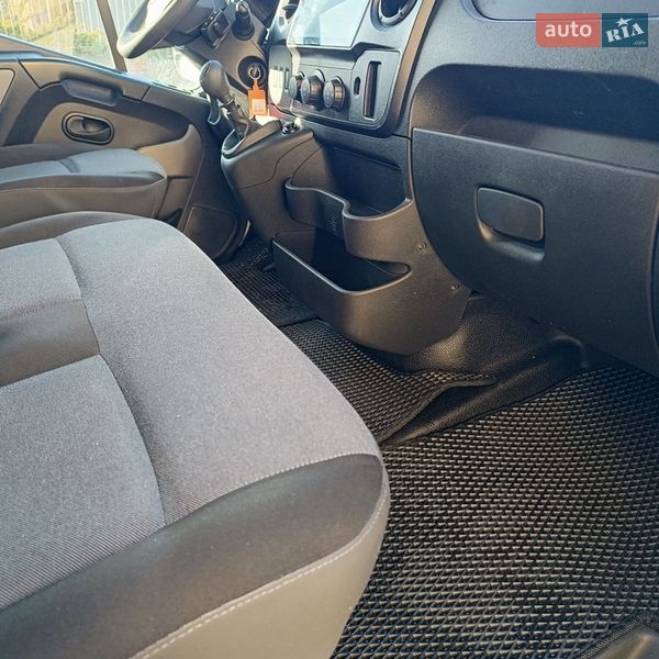 Грузовой фургон Renault Master 2018 в Почаеве