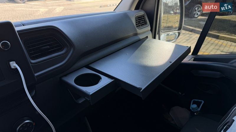 Вантажний фургон Renault Master 2023 в Львові