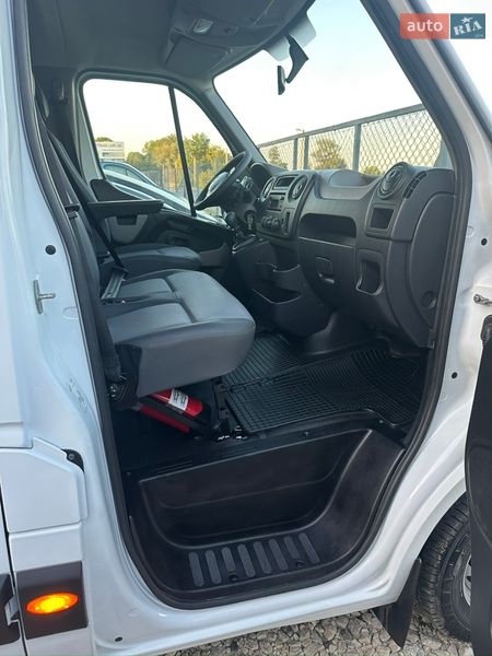 Грузопассажирский фургон Renault Master 2016 в Львове