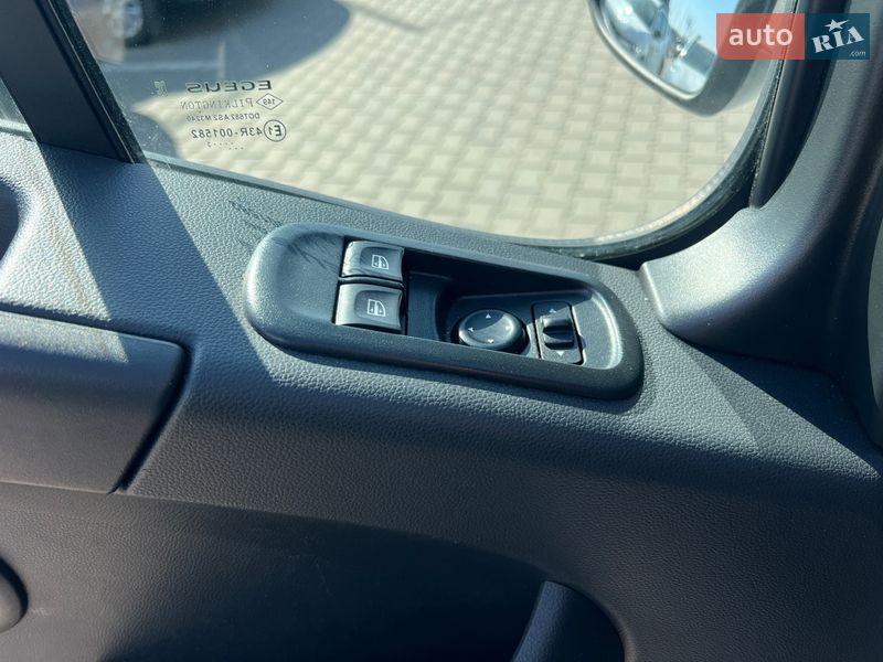 Грузовой фургон Renault Master 2023 в Черновцах