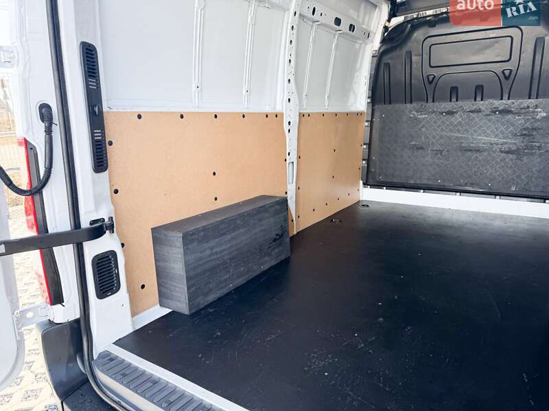 Микроавтобус грузовой (до 3,5т) Renault Master 2022 в Киеве