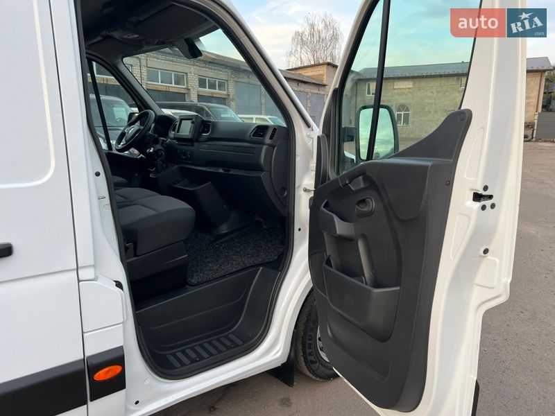 Вантажний фургон Renault Master 2021 в Радивиліві