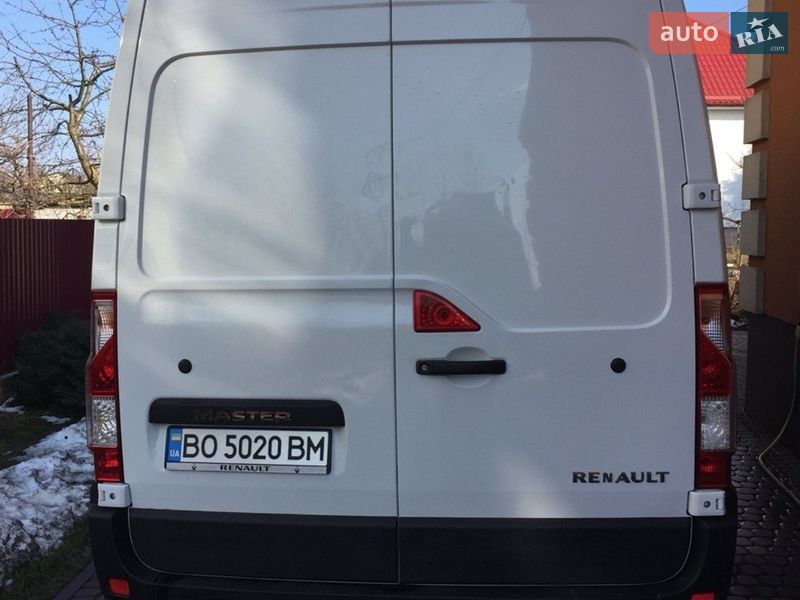 Грузопассажирский фургон Renault Master 2015 в Почаеве
