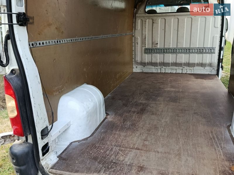 Вантажний фургон Renault Master 2005 в Львові