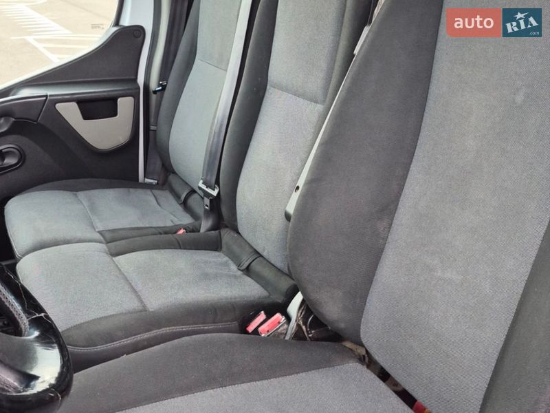 Вантажний фургон Renault Master 2014 в Рівному