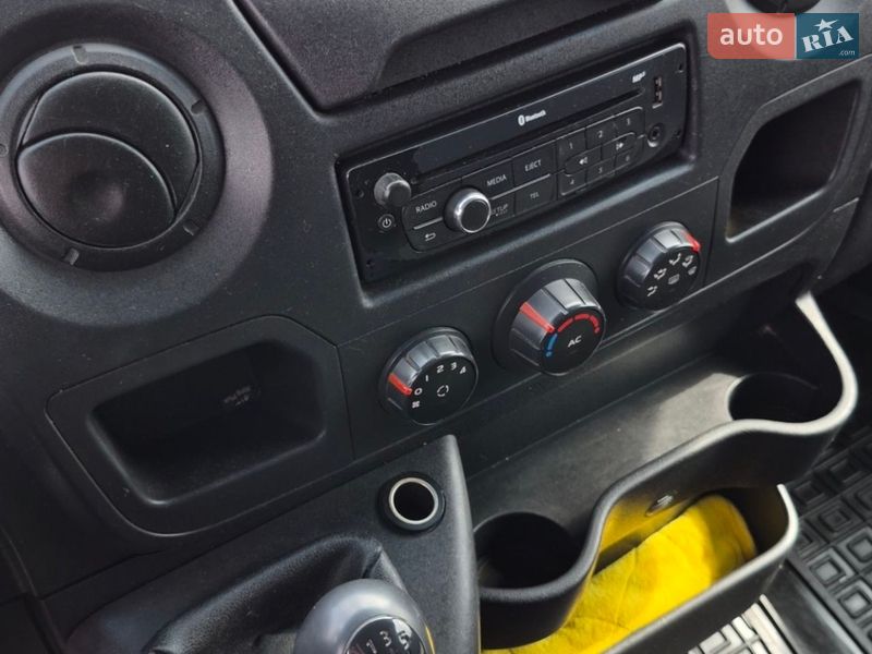 Вантажний фургон Renault Master 2014 в Рівному
