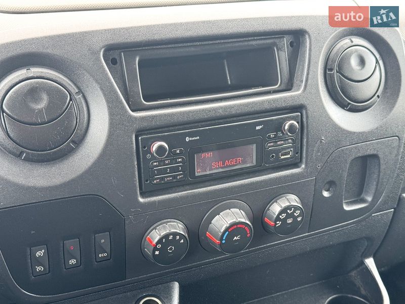 Грузовой фургон Renault Master 2015 в Ровно