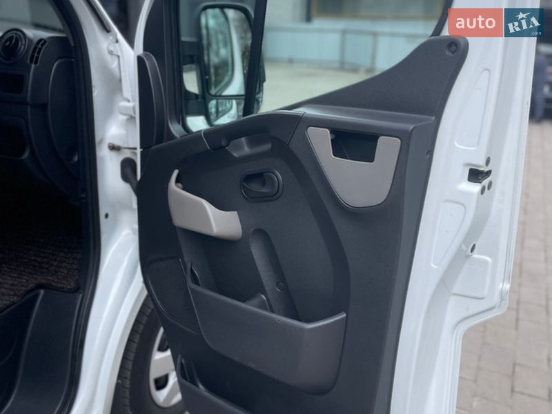Вантажопасажирський фургон Renault Master 2015 в Долині