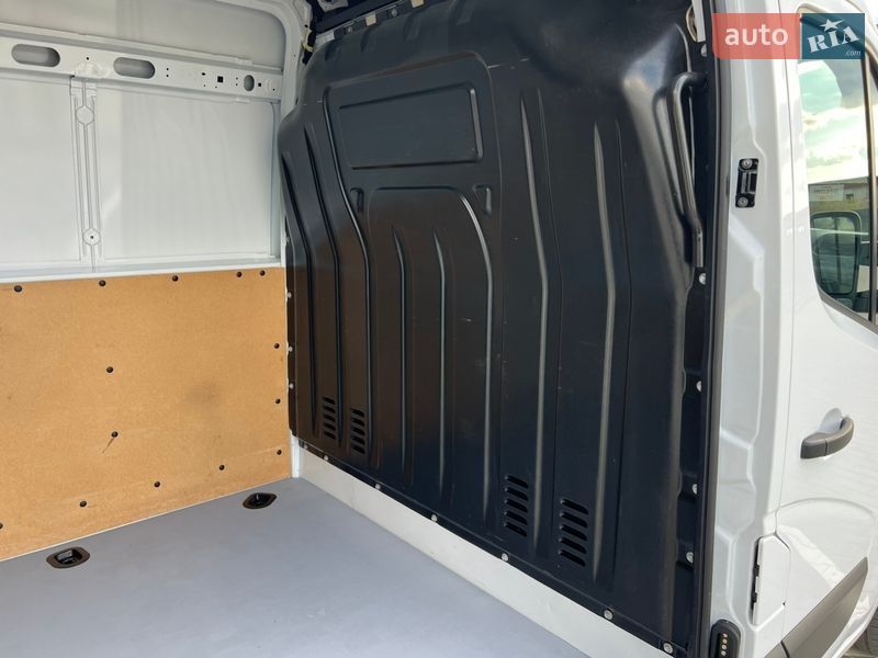 Грузовой фургон Renault Master 2022 в Дубно