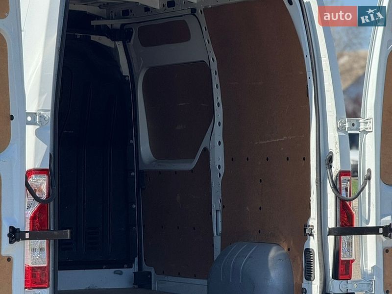 Вантажний фургон Renault Master 2017 в Києві