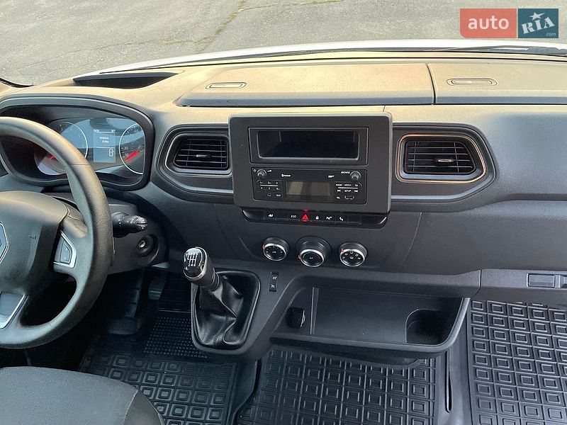 Вантажний фургон Renault Master 2021 в Дніпрі