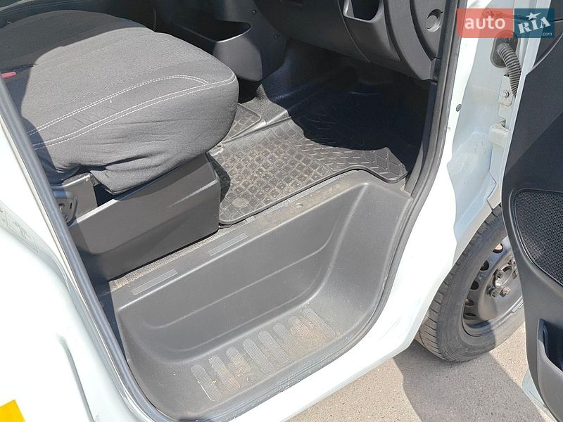 Микроавтобус грузовой (до 3,5т) Renault Master 2015 в Полтаве фото 28 Микроавтобус грузовой (до 3,5т) Renault Master 2015 в Полтаве
