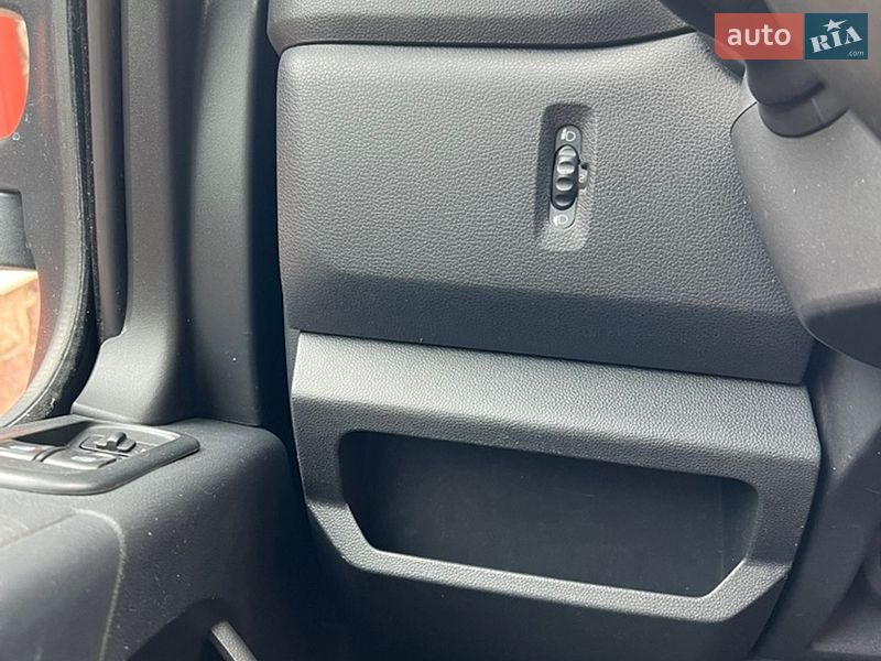 Вантажний фургон Renault Master 2019 в Тернополі