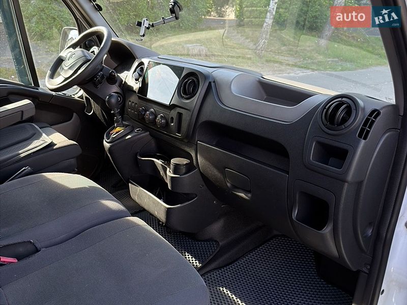 Грузовой фургон Renault Master 2016 в Львове