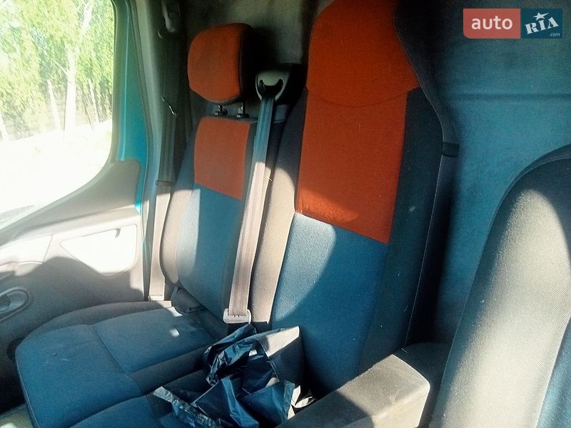 Мінівен Renault Master 2012 в Березні