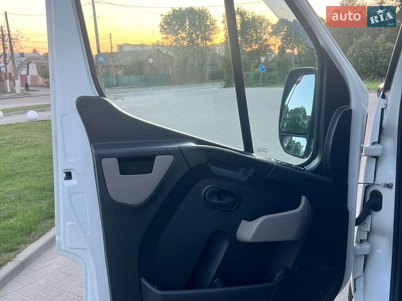 Вантажний фургон Renault Master 2015 в Житомирі
