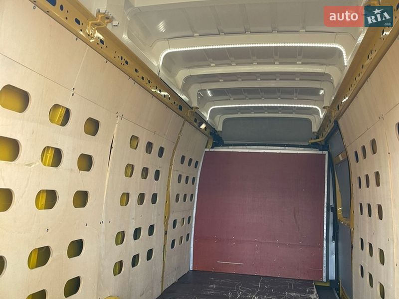 Грузовой фургон Renault Master 2020 в Львове