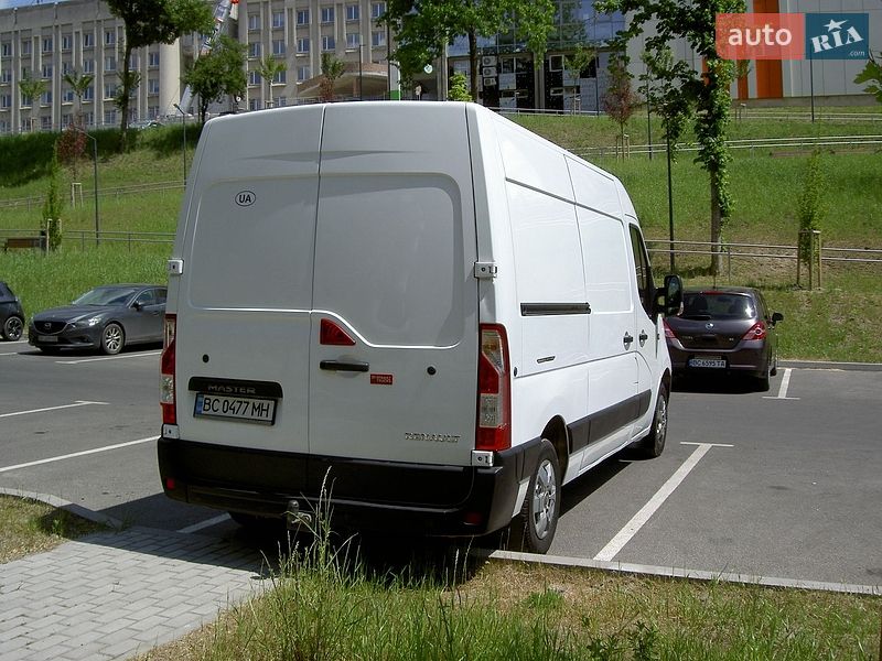 Вантажний фургон Renault Master 2017 в Львові