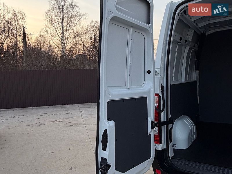 Грузопассажирский фургон Renault Master 2017 в Луцке