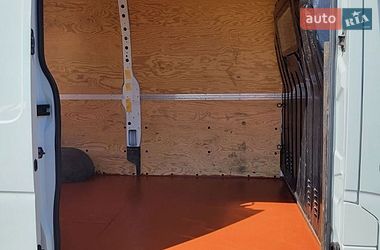 Вантажний фургон Renault Master 2015 в Чернівцях