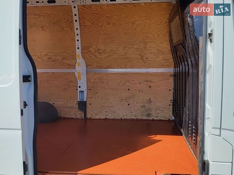 Вантажний фургон Renault Master 2015 в Чернівцях