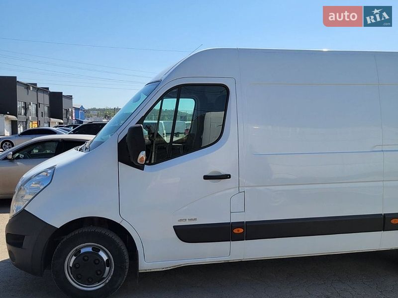 Вантажний фургон Renault Master 2015 в Чернівцях