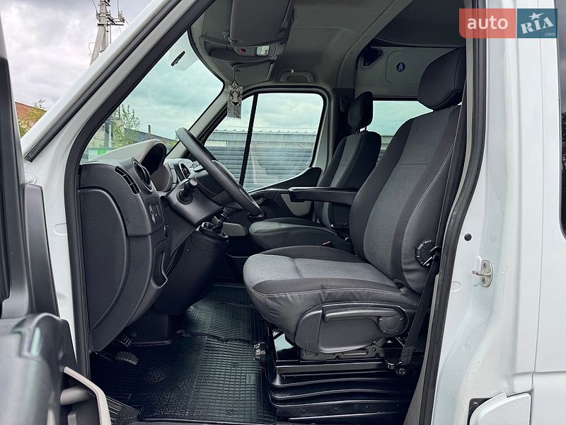 Вантажопасажирський фургон Renault Master 2017 в Ковелі
