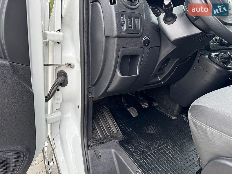 Вантажопасажирський фургон Renault Master 2017 в Ковелі