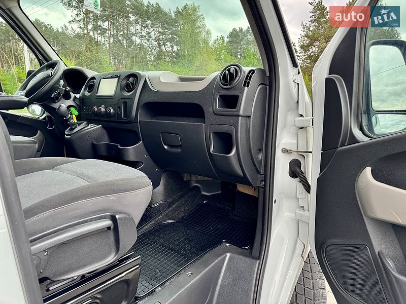 Вантажопасажирський фургон Renault Master 2017 в Ковелі