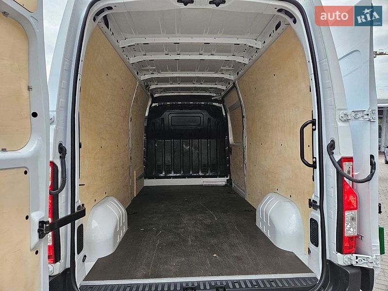 Вантажний фургон Renault Master 2022 в Львові