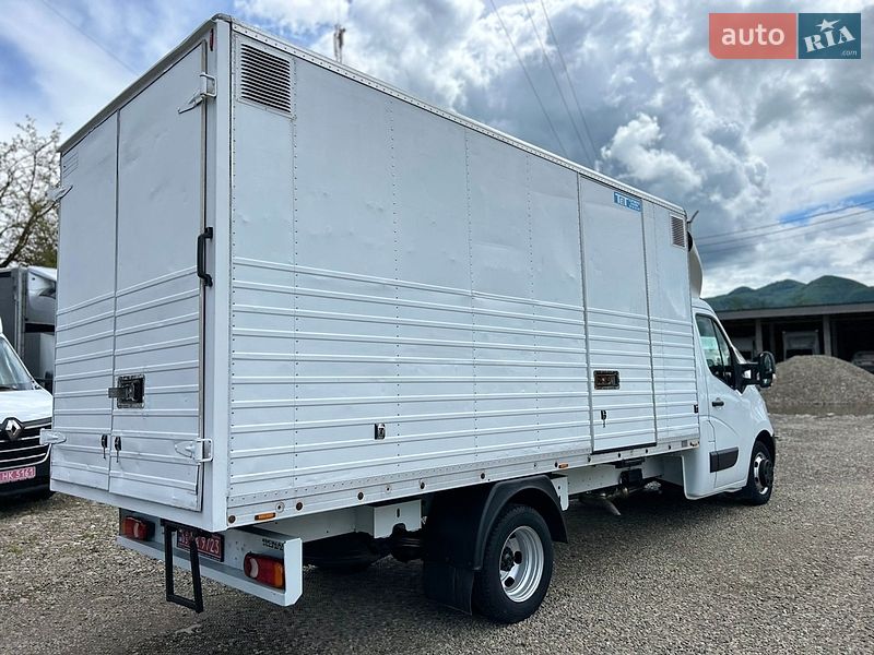 Грузовой фургон Renault Master 2018 в Хусте