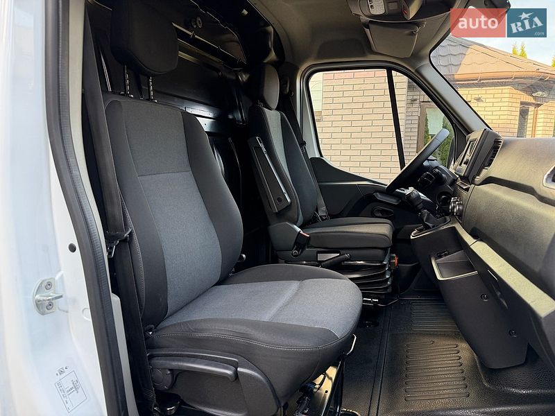 Вантажний фургон Renault Master 2022 в Радивиліві